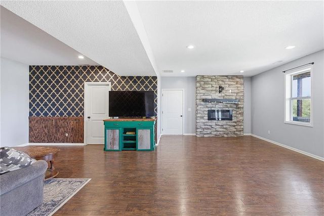30960 Somerset Road, Paola, KS 66071