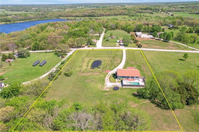 30960 Somerset Road, Paola, KS 66071