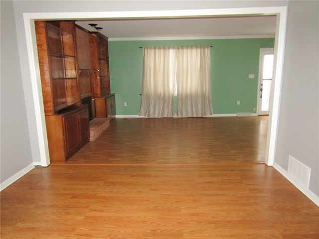 165 Oakdale Dr, Zelienople Boro, PA 16063