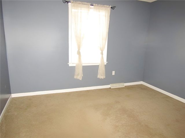 165 Oakdale Dr, Zelienople Boro, PA 16063