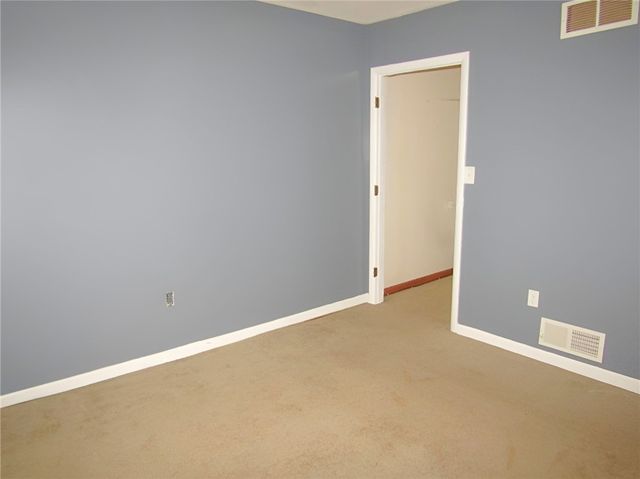 165 Oakdale Dr, Zelienople Boro, PA 16063