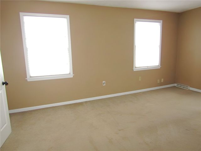 165 Oakdale Dr, Zelienople Boro, PA 16063