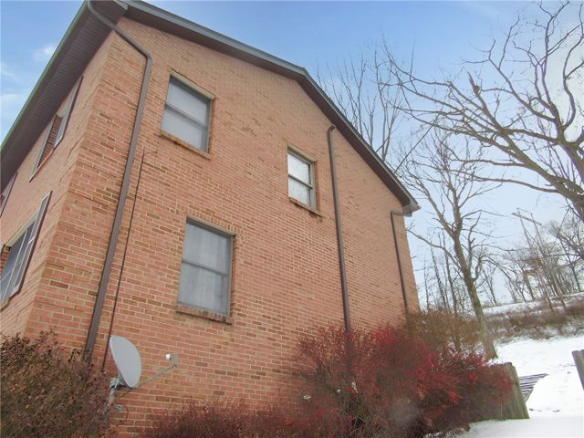 165 Oakdale Dr, Zelienople Boro, PA 16063