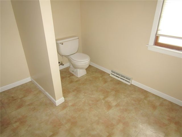 165 Oakdale Dr, Zelienople Boro, PA 16063