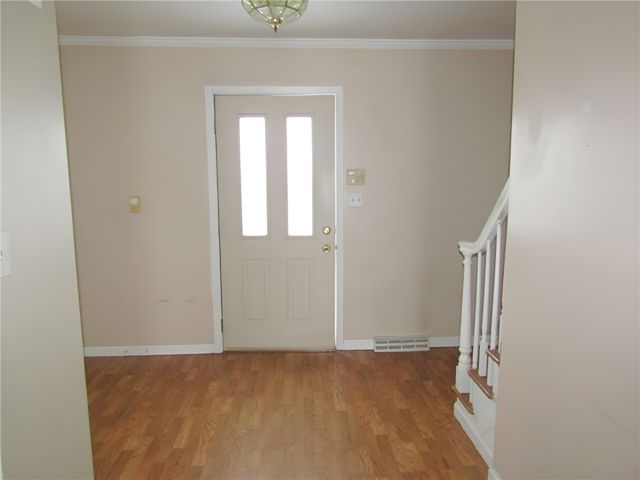 165 Oakdale Dr, Zelienople Boro, PA 16063