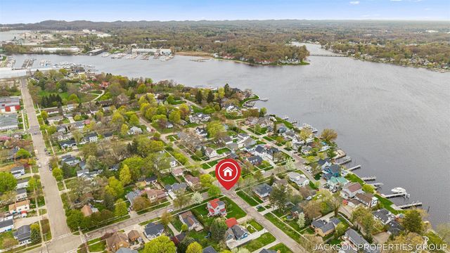 218 N Jackson Street, Spring Lake, MI 49456