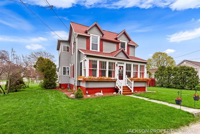 218 N Jackson Street, Spring Lake, MI 49456