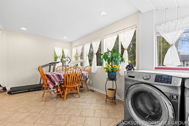 218 N Jackson Street, Spring Lake, MI 49456
