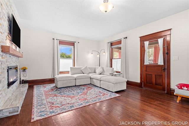 218 N Jackson Street, Spring Lake, MI 49456