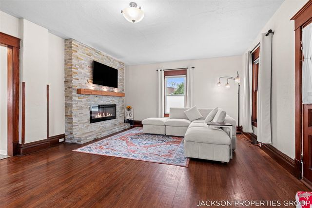 218 N Jackson Street, Spring Lake, MI 49456
