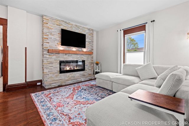 218 N Jackson Street, Spring Lake, MI 49456