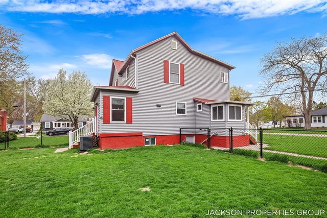 218 N Jackson Street, Spring Lake, MI 49456