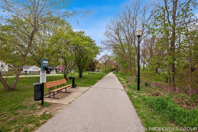 218 N Jackson Street, Spring Lake, MI 49456