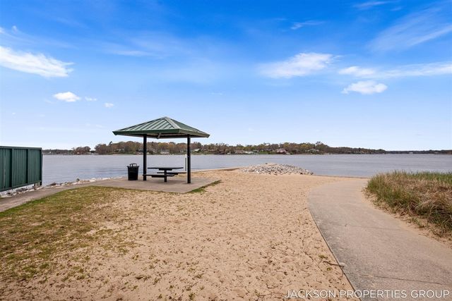 218 N Jackson Street, Spring Lake, MI 49456