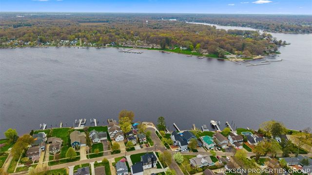 218 N Jackson Street, Spring Lake, MI 49456