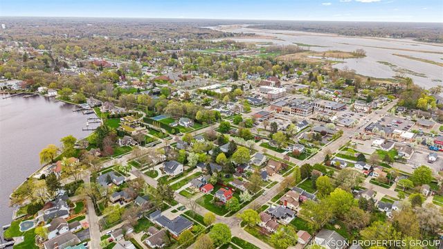 218 N Jackson Street, Spring Lake, MI 49456