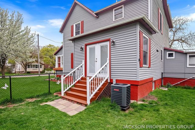 218 N Jackson Street, Spring Lake, MI 49456