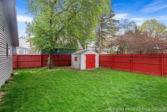 218 N Jackson Street, Spring Lake, MI 49456