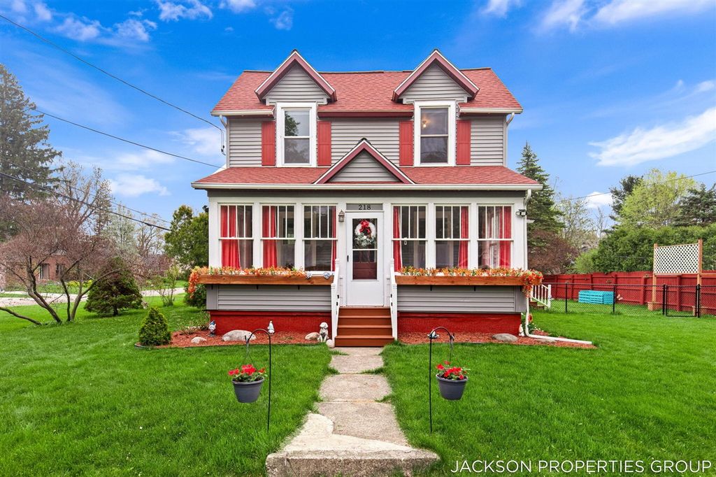 218 N Jackson Street, Spring Lake, MI 49456