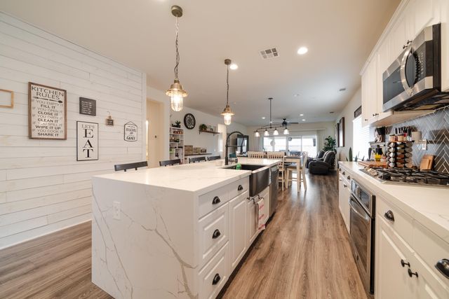 411 Calabrese Street, Fallbrook, CA 92028