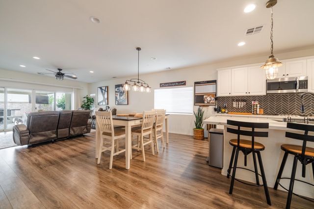 411 Calabrese Street, Fallbrook, CA 92028
