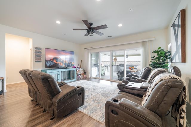 411 Calabrese Street, Fallbrook, CA 92028