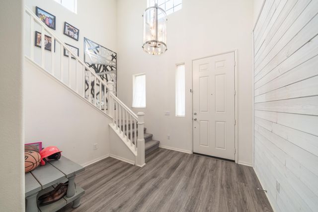 411 Calabrese Street, Fallbrook, CA 92028
