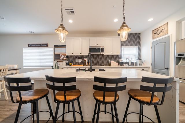 411 Calabrese Street, Fallbrook, CA 92028
