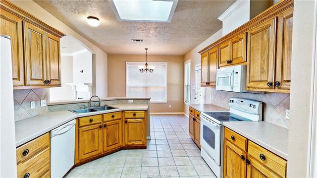 223 Karten Lane, College Station, TX 77845