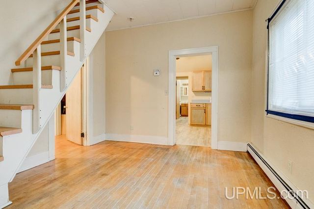 501 Superior Avenue, Gladstone, MI 49837