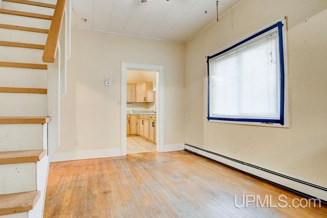 501 Superior Avenue, Gladstone, MI 49837