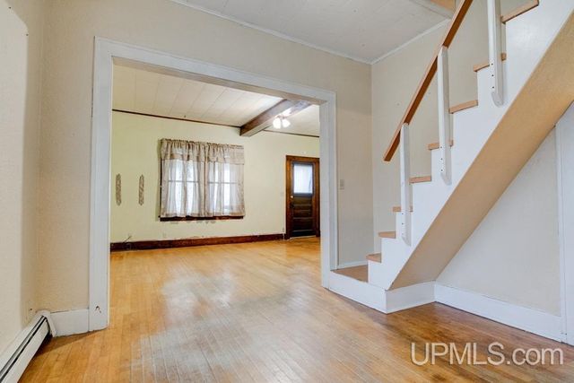 501 Superior Avenue, Gladstone, MI 49837