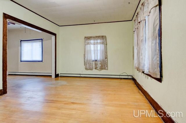 501 Superior Avenue, Gladstone, MI 49837