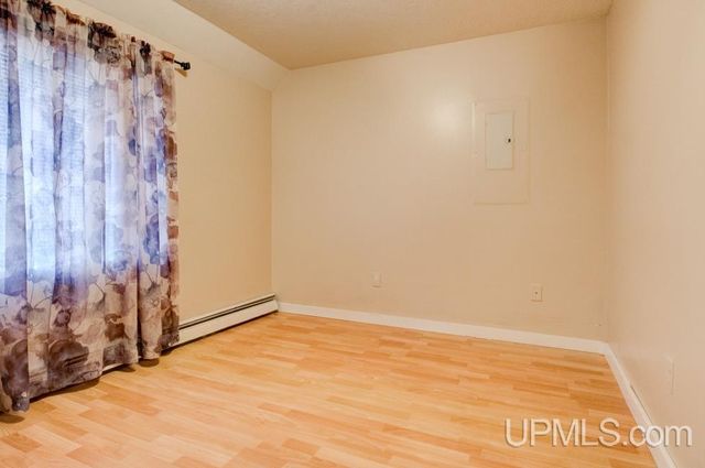 501 Superior Avenue, Gladstone, MI 49837