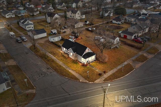 501 Superior Avenue, Gladstone, MI 49837