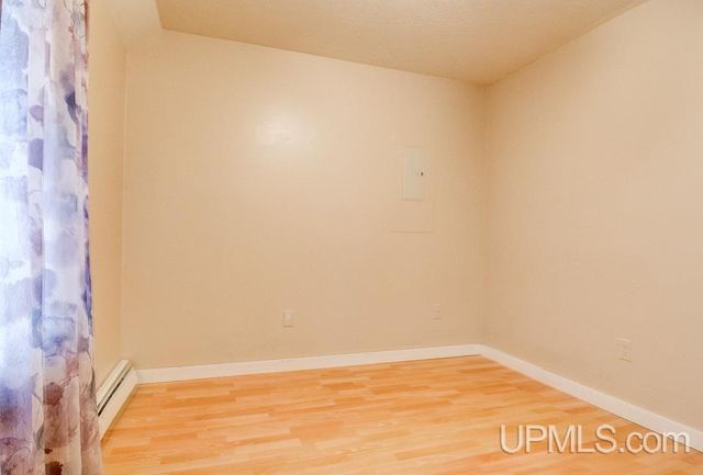 501 Superior Avenue, Gladstone, MI 49837