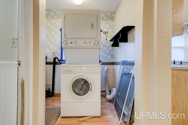 501 Superior Avenue, Gladstone, MI 49837