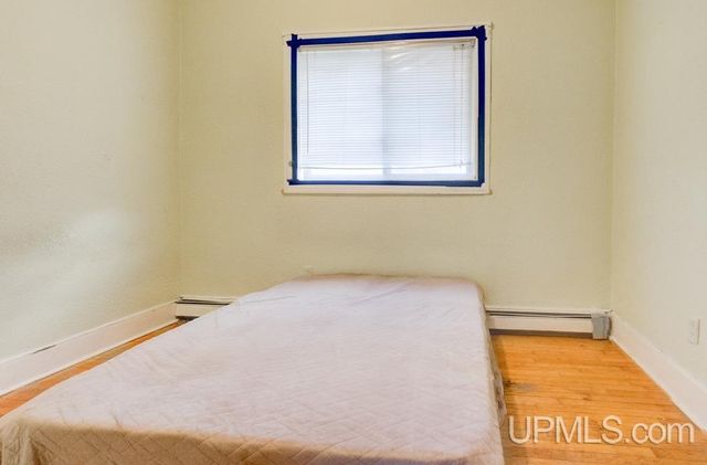 501 Superior Avenue, Gladstone, MI 49837