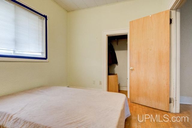 501 Superior Avenue, Gladstone, MI 49837