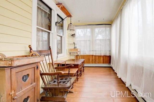 501 Superior Avenue, Gladstone, MI 49837