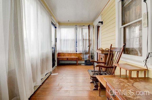 501 Superior Avenue, Gladstone, MI 49837