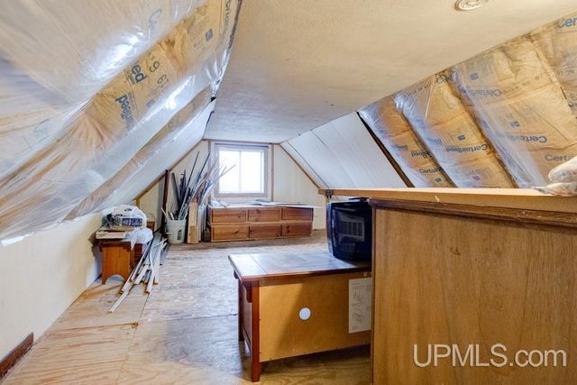 501 Superior Avenue, Gladstone, MI 49837