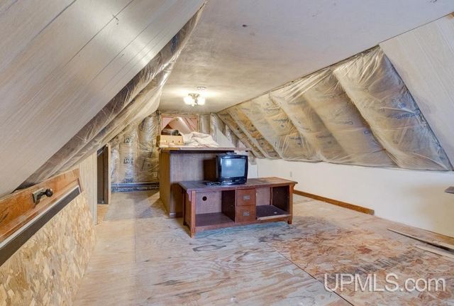 501 Superior Avenue, Gladstone, MI 49837