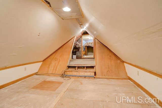 501 Superior Avenue, Gladstone, MI 49837