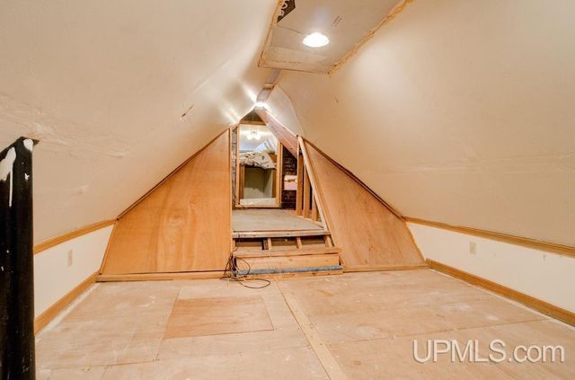 501 Superior Avenue, Gladstone, MI 49837