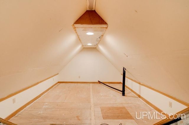 501 Superior Avenue, Gladstone, MI 49837