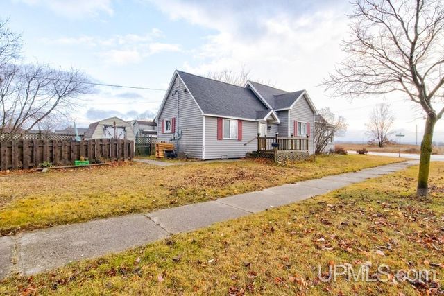 501 Superior Avenue, Gladstone, MI 49837