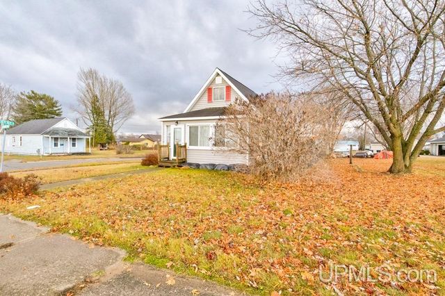 501 Superior Avenue, Gladstone, MI 49837