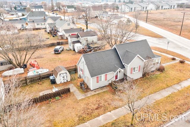 501 Superior Avenue, Gladstone, MI 49837