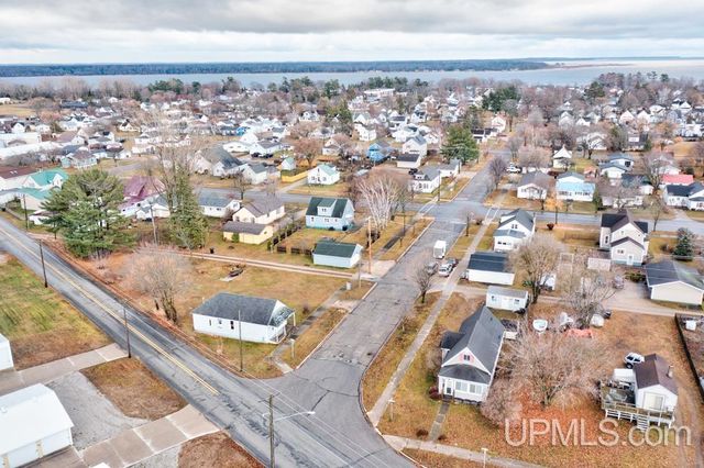 501 Superior Avenue, Gladstone, MI 49837